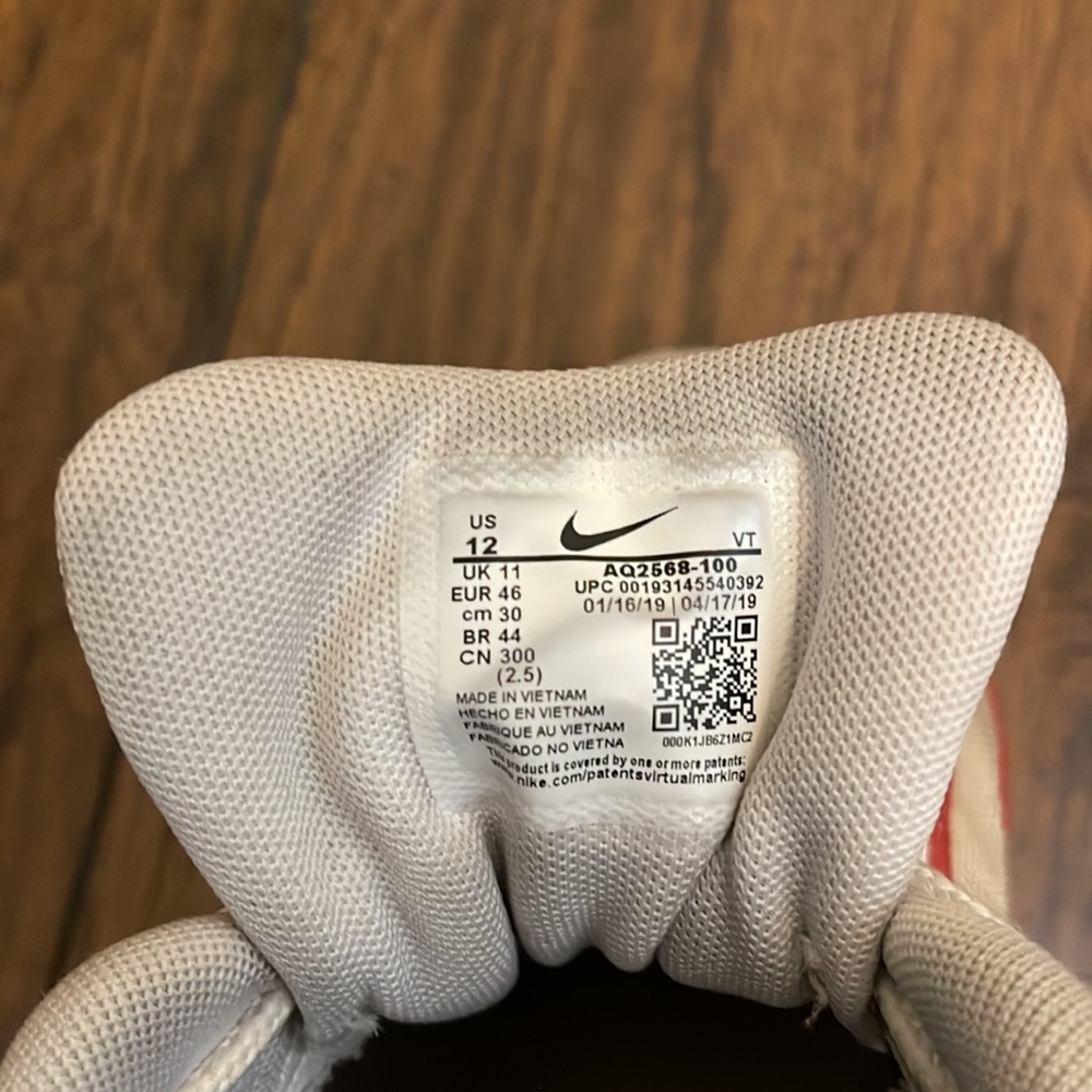 Nike - Picture 4 of 5
